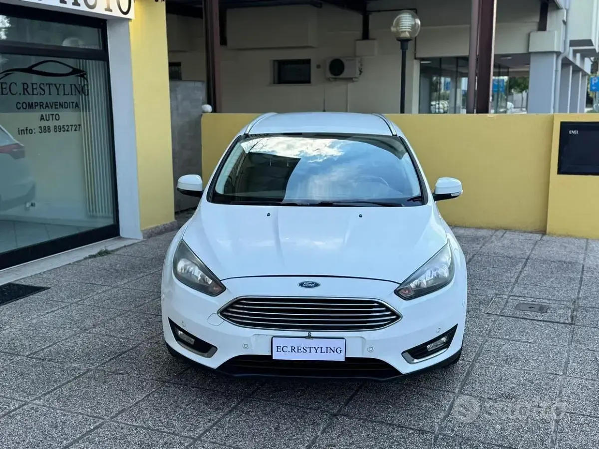 Usata Ford Focus Titanium 120 CV (88 kW) 2015 Bianco Station wagon