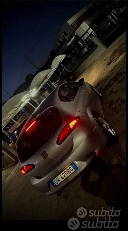 Usata 2009 Seat Leon Tre volumi | 2100 € (Buon prezzo) - Immagine 1/3