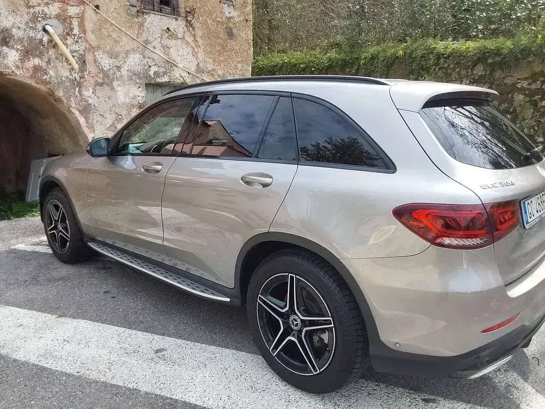 Usata Mercedes GLC300 Premium Plus 258 CV (189 kW) 2020 Argento SUV