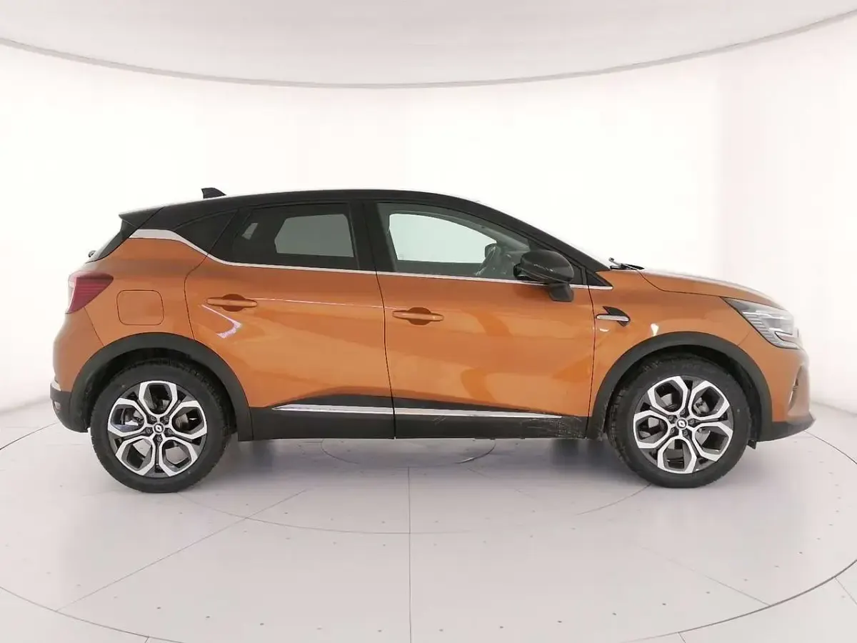 Usata Renault Captur Intens 143 CV (105 kW) 2021 Arancione SUV