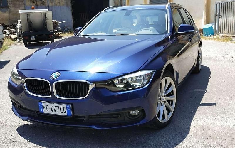 Usata BMW 320 Advantage 190 CV (139 kW) 2016 Blu Station wagon