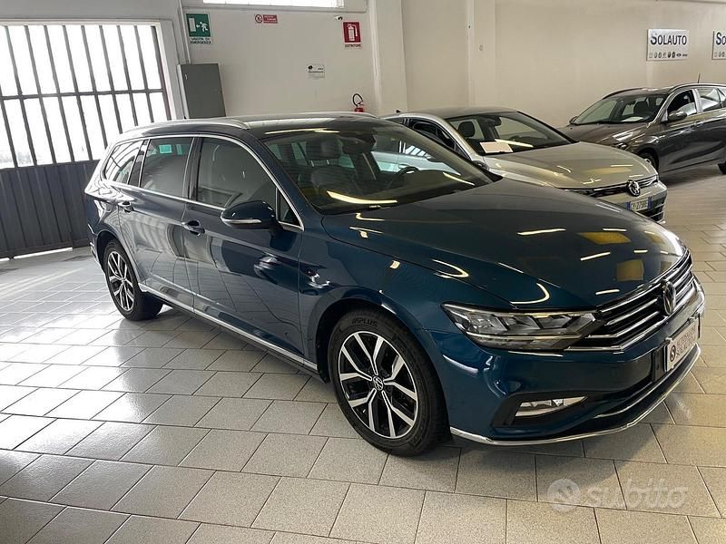 Usata VW Passat Elegance 150 CV (110 kW) 2023 Blu Station wagon
