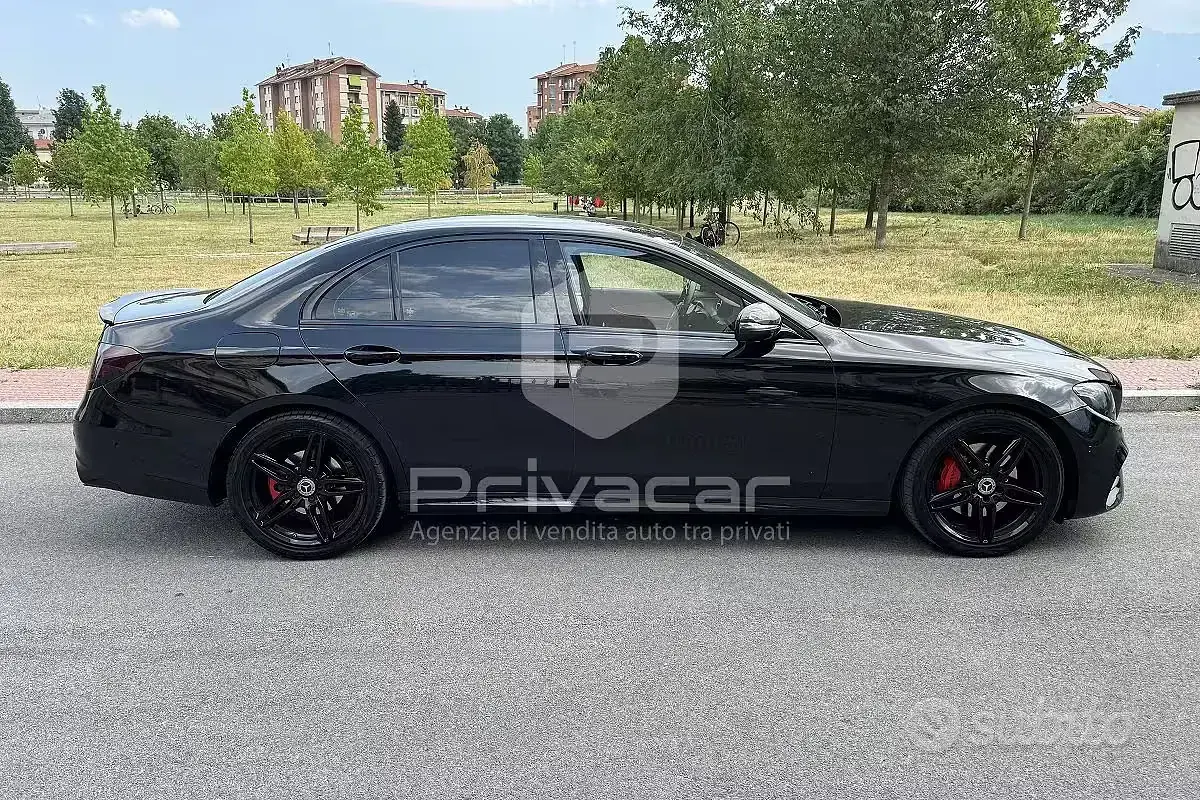 Usata Mercedes E220 AMG line 194 CV (142 kW) 2016 Nero Berlina