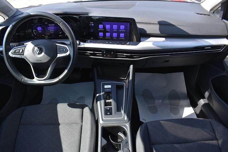 Usata VW Golf VIII Life 116 CV (85 kW) 2022 Grigio Berlina