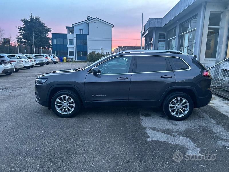 Usata Jeep Cherokee Longitude 194 CV (142 kW) 2019 Grigio SUV