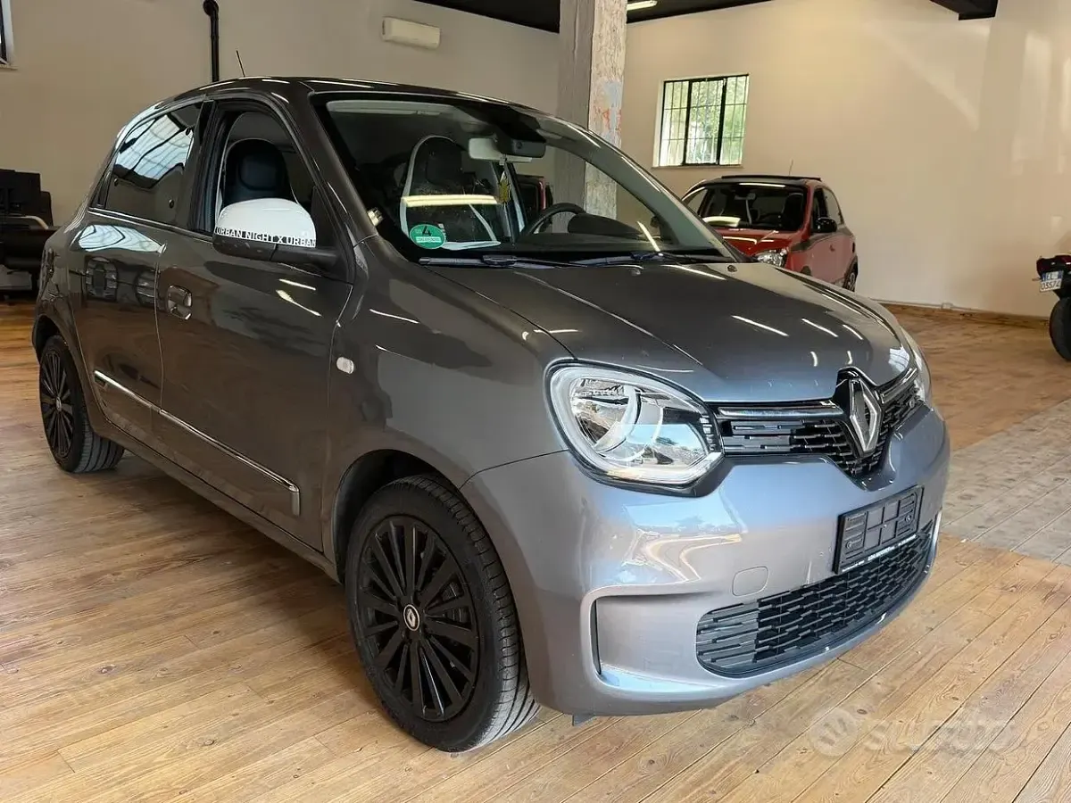 Usata Renault Twingo Urban Night 65 CV (47 kW) 2023 Grigio Utilitaria