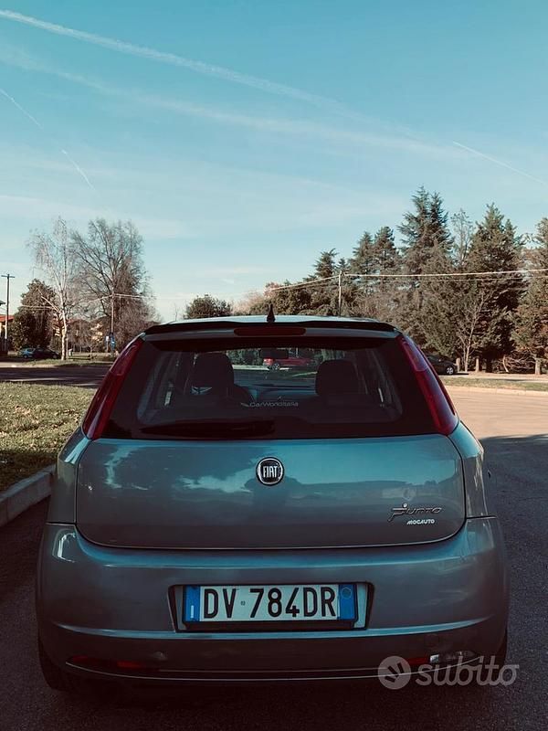 Usata Fiat Grande Punto 75 CV (55 kW) 2007 Grigio Utilitaria