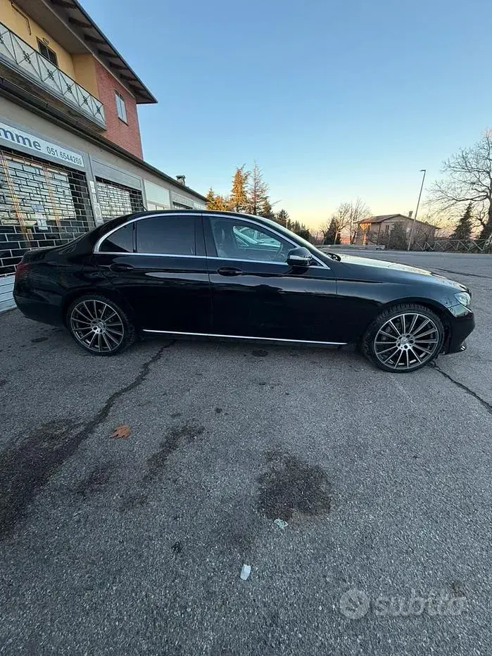 Usata Mercedes E220 194 CV (142 kW) 2019 Nero Berlina