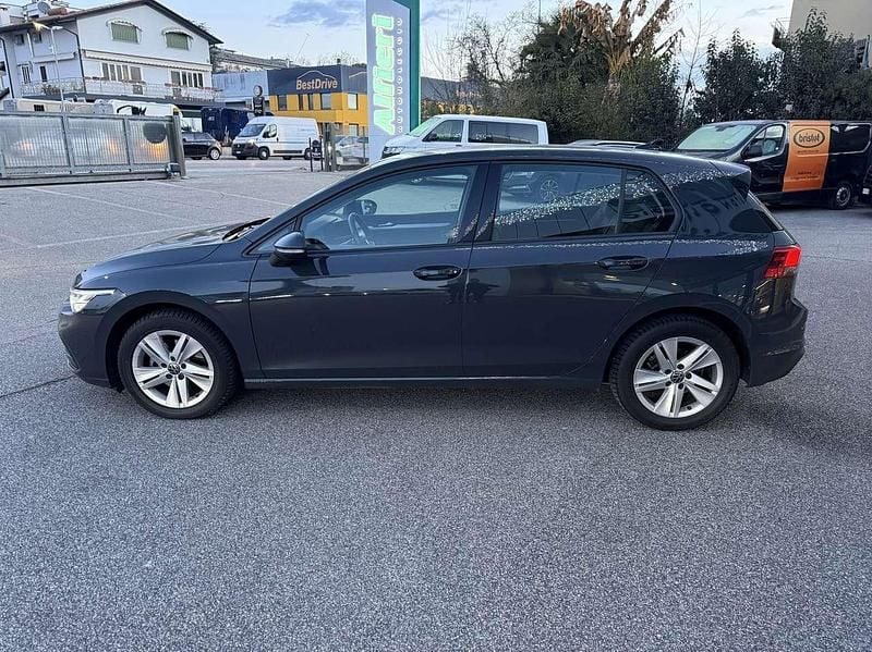 Usata VW Golf VIII Life 116 CV (85 kW) 2022 Urano grey Berlina