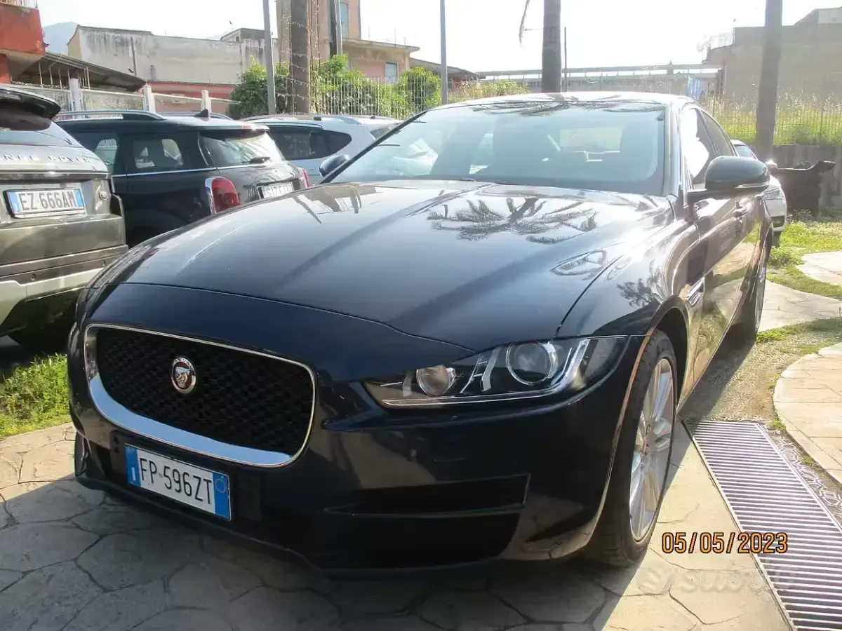 Usata Jaguar XE Portfolio 179 CV (131 kW) 2018 Blu/azzurro Berlina