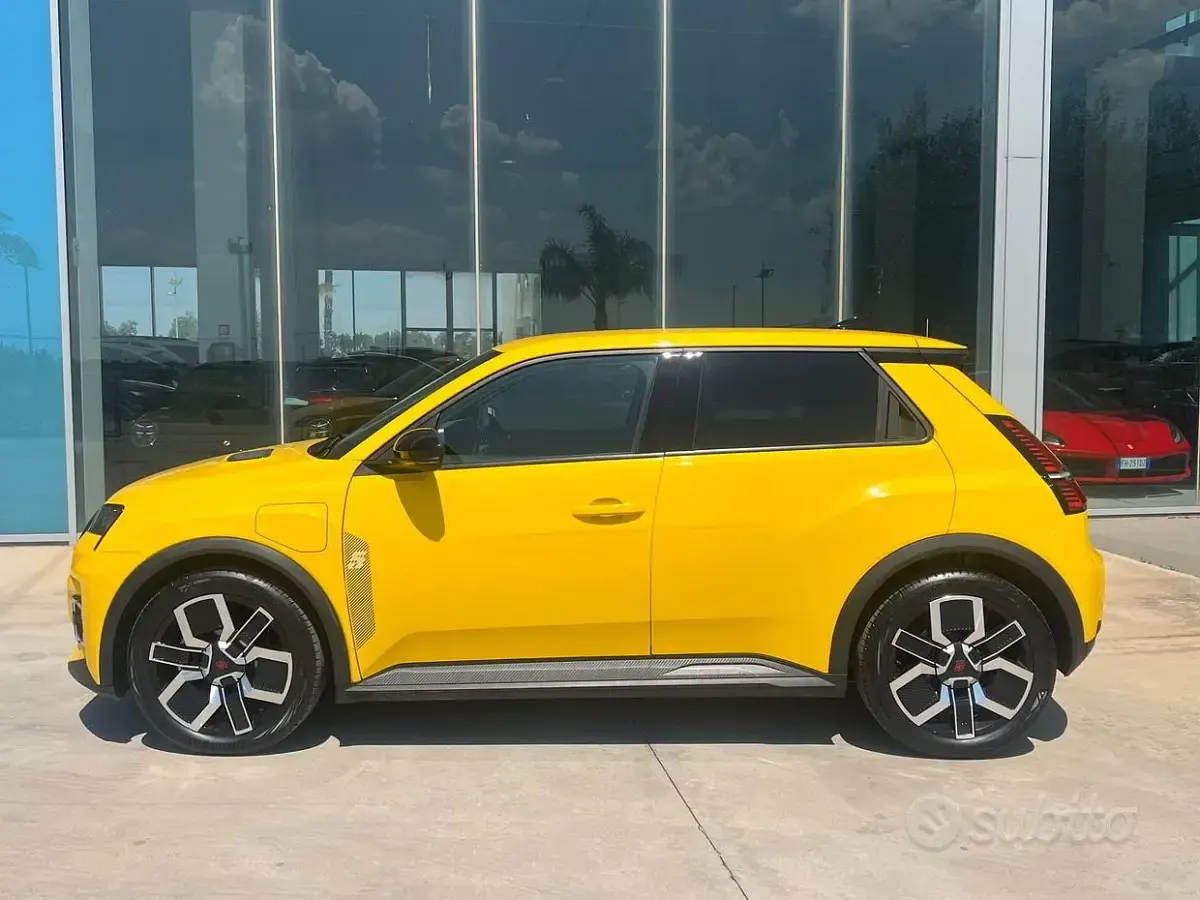 Usata Renault 5 E-Tech Urban 77 kW (106 CV) 2025 Giallo Berlina