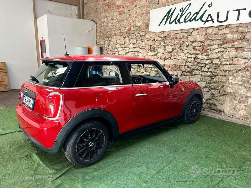Usata Mini ONE 102 CV (75 kW) 2015 Rosso Utilitaria