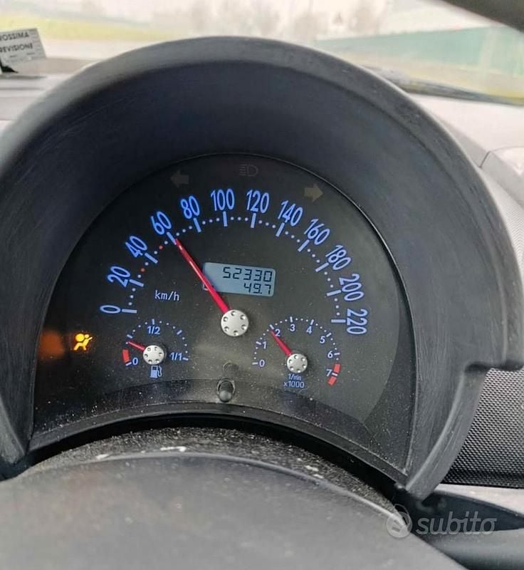 Begagnad VW New Beetle 102 HK (75 kW) 2005 Svart Halvkombi