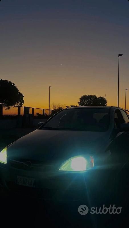 Usata Opel Corsa 70 CV (51 kW) 2004 Utilitaria