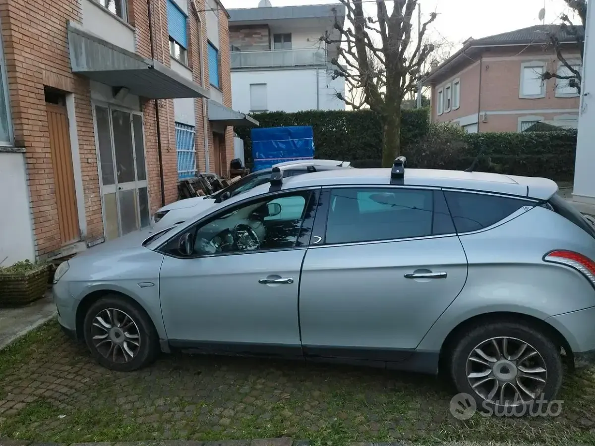 Usata Lancia Delta 105 CV (77 kW) 2012 Grigio Utilitaria