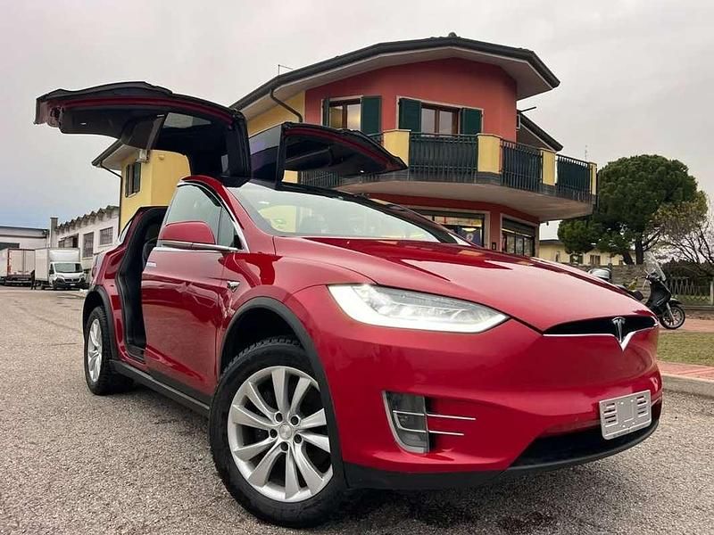 Usata Tesla Model X 158 kW (215 CV) 2017 Rosso SUV