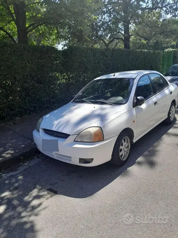 Usata Kia Rio 82 CV (60 kW) 2003 Bianco Berlina
