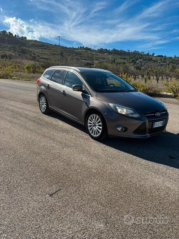 Usata Ford Focus 120 CV (88 kW) 2011 Marrone Station wagon