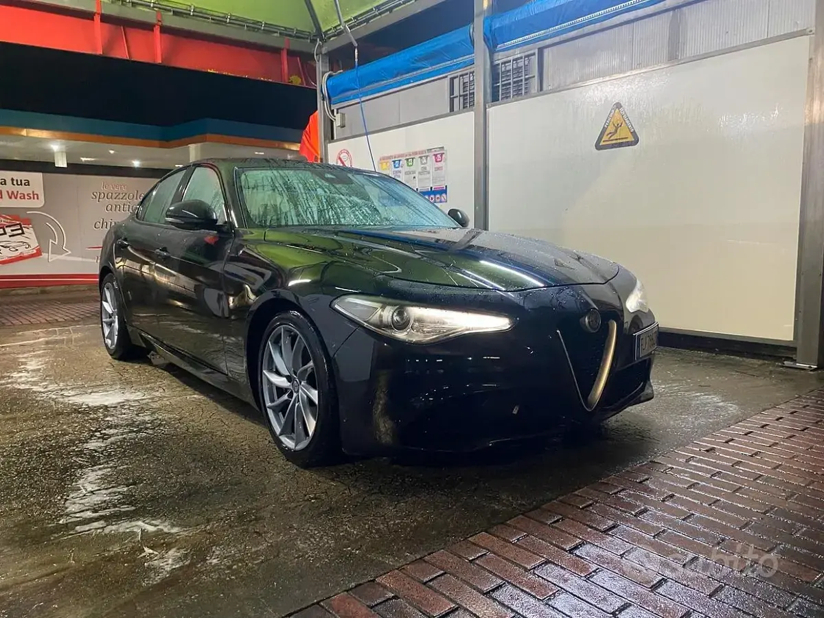 Usata Alfa Romeo Giulia 150 CV (110 kW) 2018 Nero Berlina