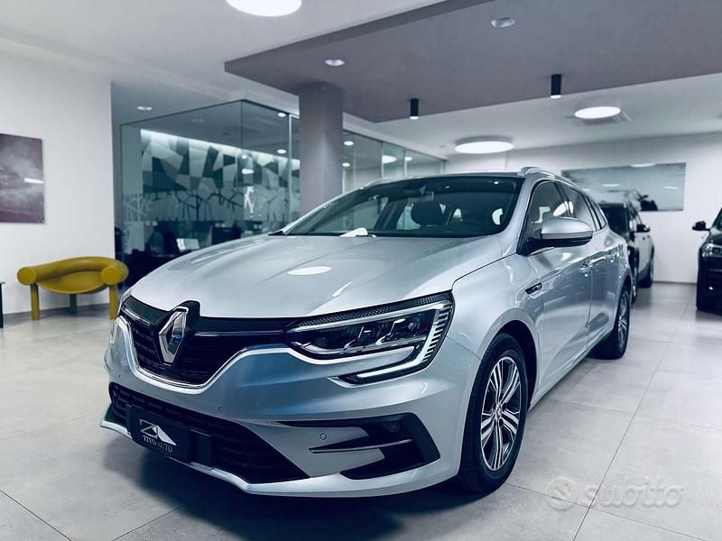 Argento Usata 2022 Renault Mégane IV Business Berlina | 13.900 € (Buon prezzo) - Immagine 1/4