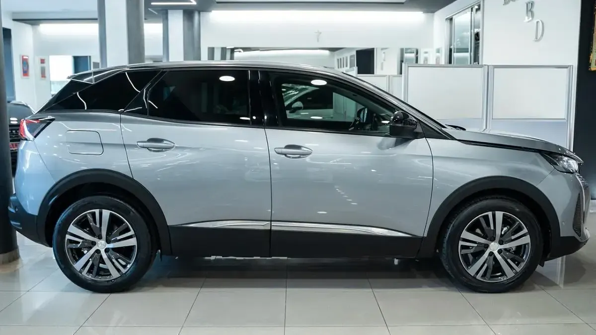 Usata Peugeot 3008 Allure 131 CV (96 kW) 2022 Argento SUV