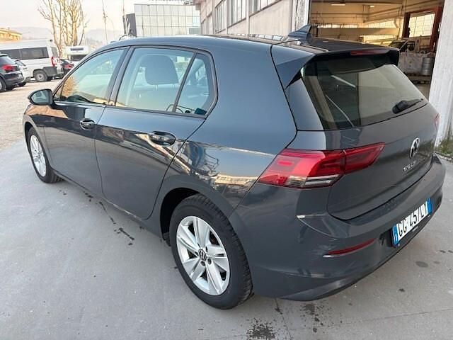 Usata VW Golf VIII Life 110 CV (80 kW) 2021 Grigio Berlina