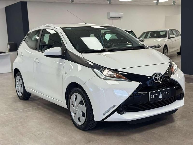 Bianco Usata 2016 Toyota Aygo X-cite Due volumi | 8490 € (Buon prezzo) - Immagine 1/4