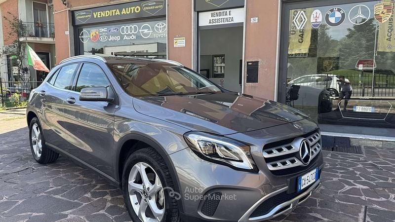 Usata Mercedes GLA200 Premium 156 CV (114 kW) 2020 Grigio SUV