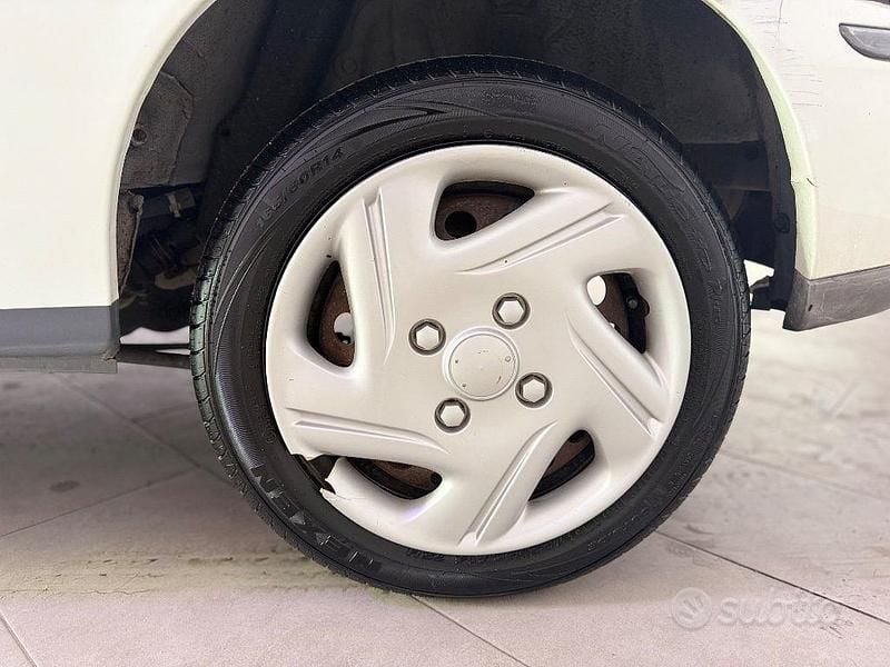 Usata Nissan Micra 60 CV (44 kW) 2002 Bianco Utilitaria