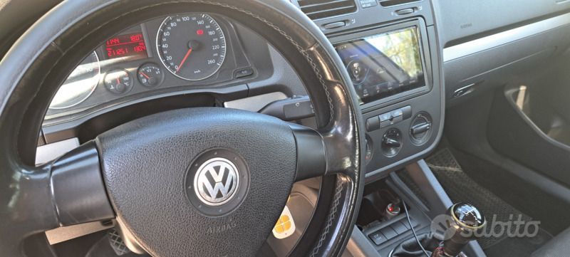 Usata VW Golf V 102 CV (75 kW) 2007 Grigio Utilitaria