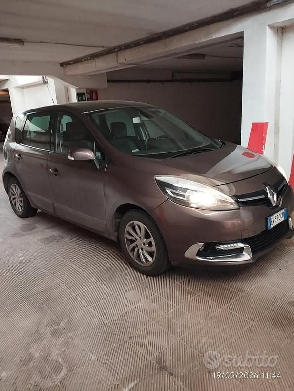 Usata Renault Scénic III 110 CV (80 kW) 2014 Marrone Monovolume