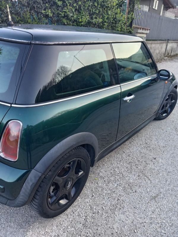 Usata Mini Cooper 75 CV (55 kW) 2004 Verde Utilitaria