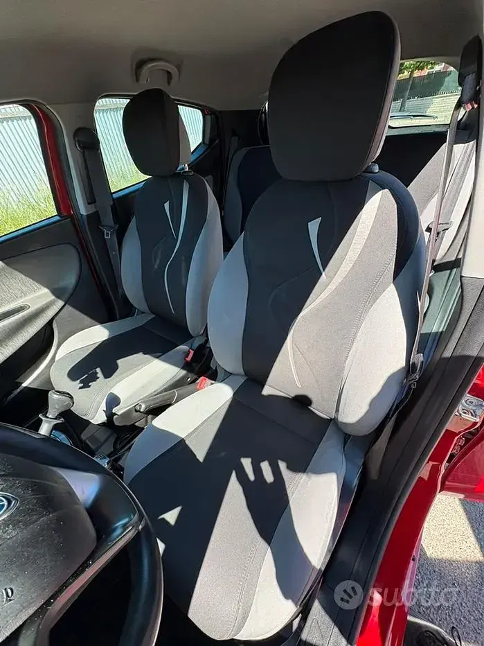 Usata Lancia Ypsilon 85 CV (62 kW) 2013 Rosso Utilitaria