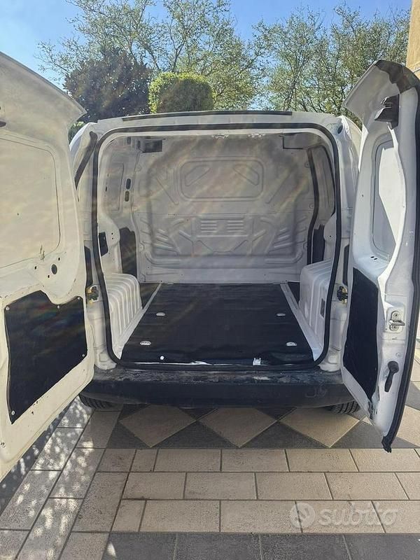 Usata Citroën Nemo SELECTION 75 CV (55 kW) 2015 Bianco Monovolume