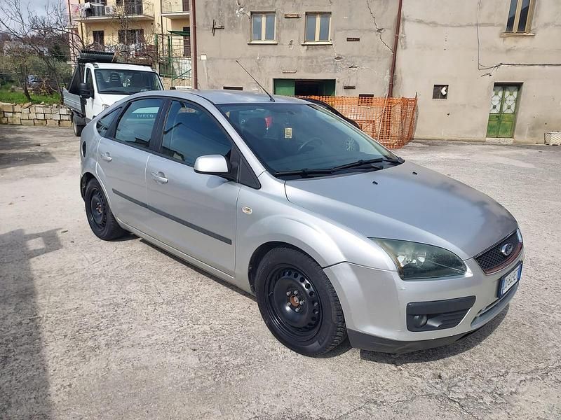 Usata Ford Focus 115 CV (84 kW) 2006 Grigio Berlina