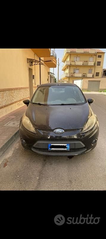 Nero Usata 2008 Ford Fiesta Due volumi | 2000 € (Buon prezzo) - Immagine 1/4