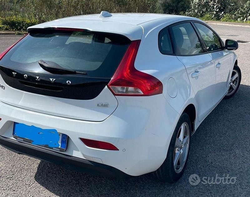 Usata Volvo V40 120 CV (88 kW) 2017 Bianco Berlina