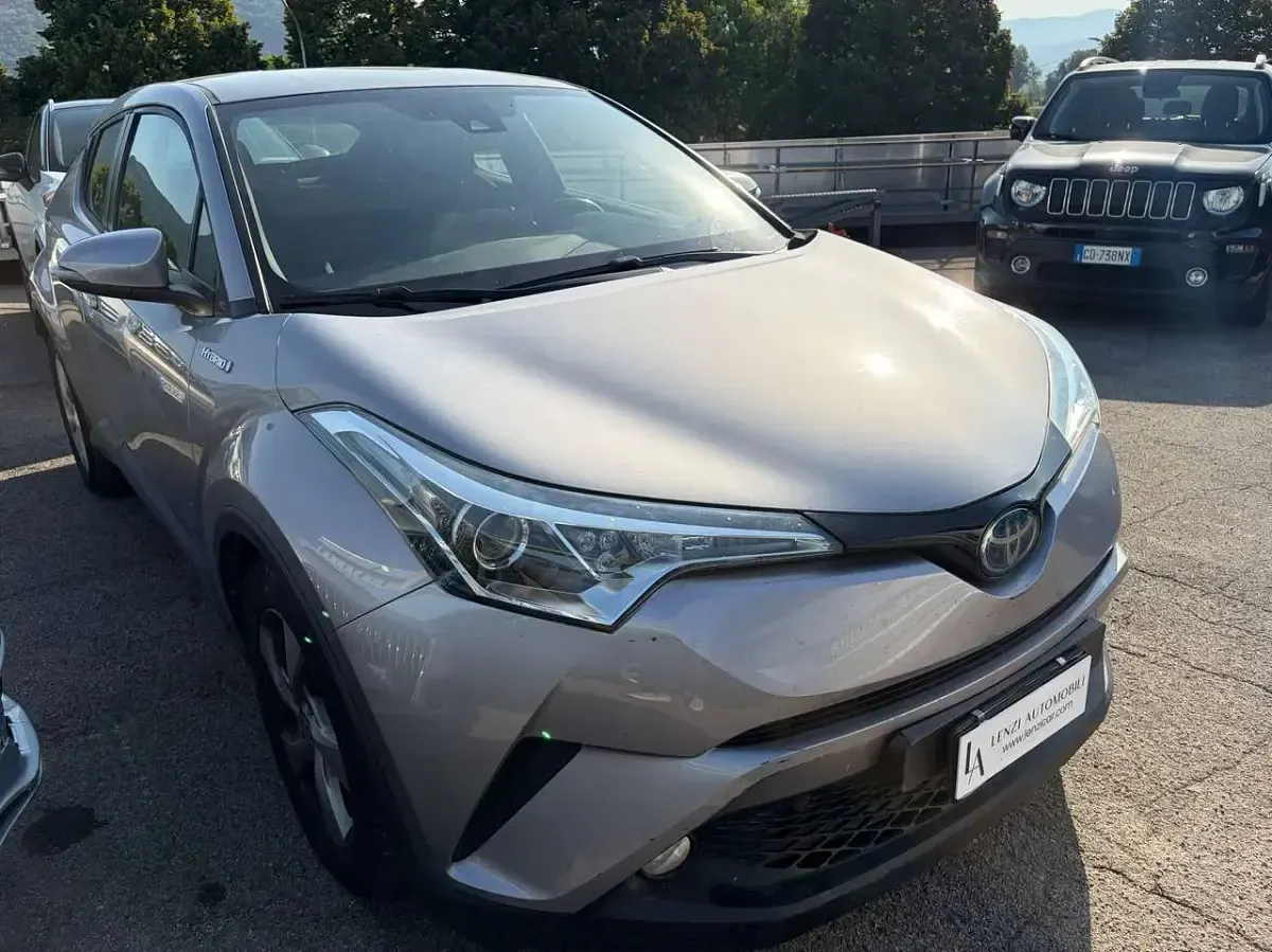 Usata Toyota C-HR Active 98 CV (72 kW) 2019 Argento SUV