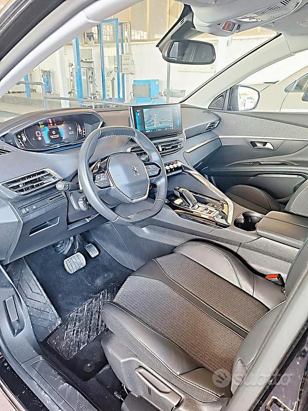 Usata Peugeot 3008 Allure 131 CV (96 kW) 2022 Nero SUV