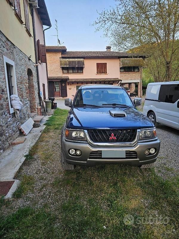 Usata Mitsubishi Pajero 115 CV (84 kW) 2001 Grigio SUV