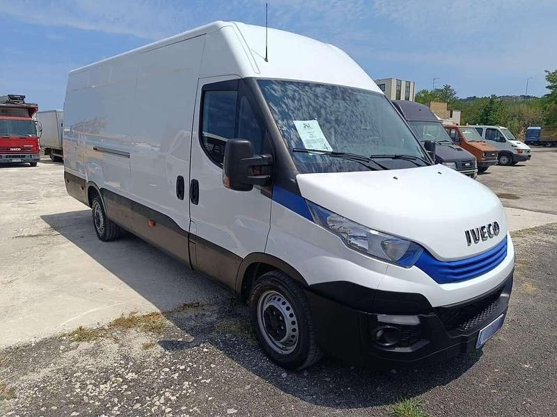 Bianco Usata 2020 Iveco Daily Furgone | 17.900 € (Buon prezzo) - Immagine 1/4