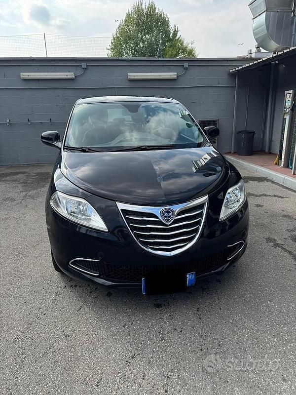 Usata Lancia Ypsilon Gold 95 CV (69 kW) 2015 Nero Utilitaria