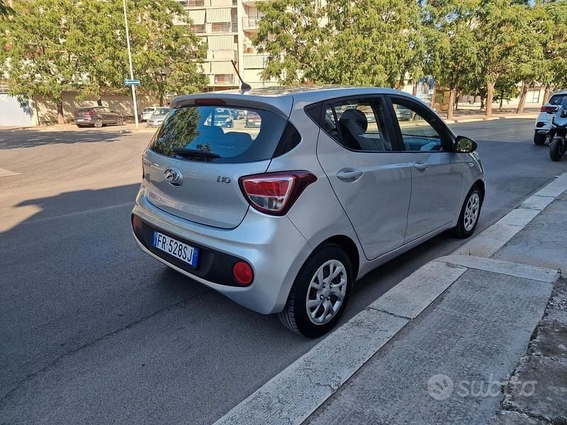 Usata Hyundai i10 Style 66 CV (48 kW) 2018 Grigio Utilitaria