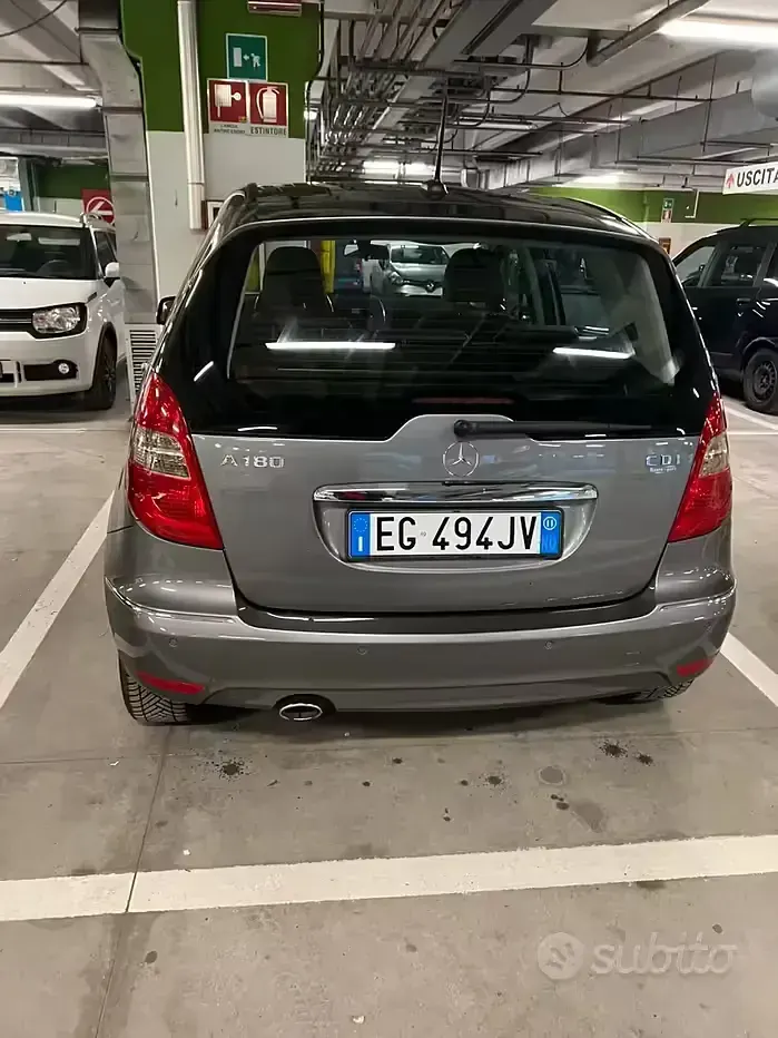 Usata Mercedes A180 109 CV (80 kW) 2011 Grigio Utilitaria