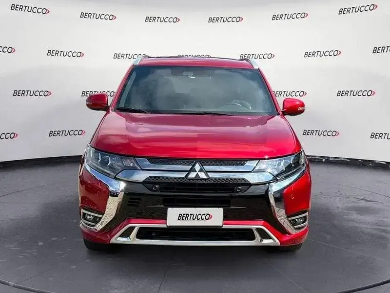 Usata Mitsubishi Outlander P-HEV 224 CV (164 kW) 2019 Rosso SUV