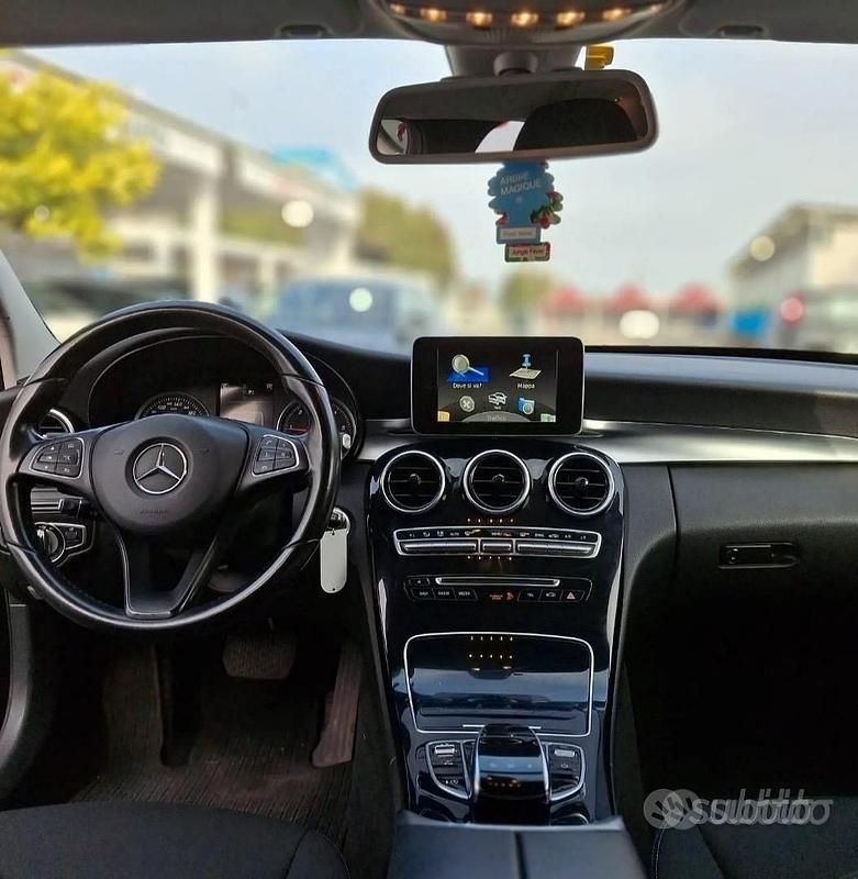 Usata Mercedes C180 136 CV (100 kW) 2016 Nero Station wagon