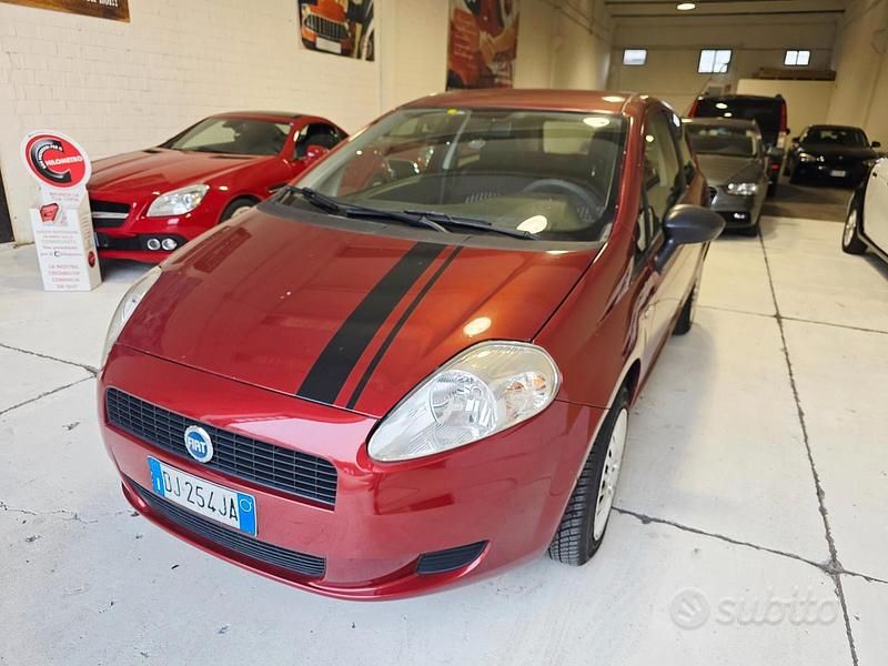 Usata Fiat Grande Punto Dynamic 65 CV (47 kW) 2007 Rosso Utilitaria
