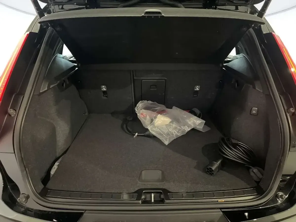 Usata Volvo XC40 Core 129 CV (94 kW) 2023 Nero SUV