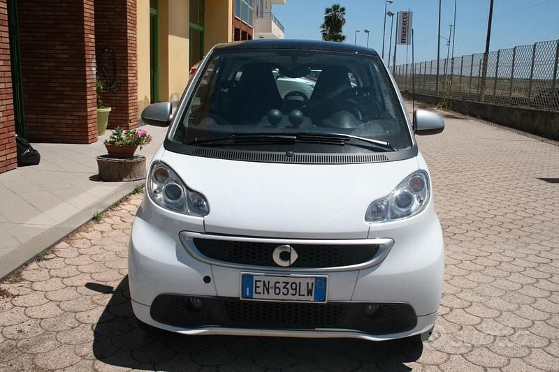 Bianco Usata 2012 Smart ForTwo Cabrio Passion Cabrio | 6200 € (Buon prezzo) - Immagine 1/4