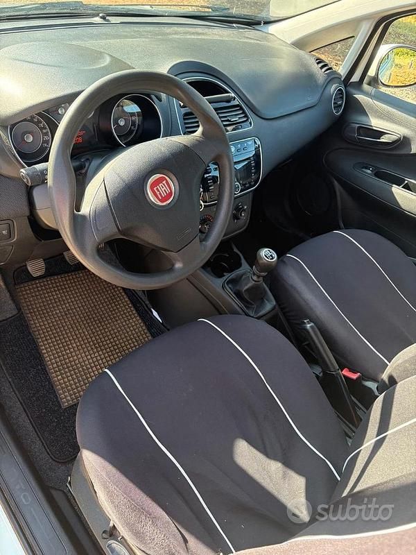 Usata Fiat Punto 95 CV (69 kW) 2015 Bianco Utilitaria